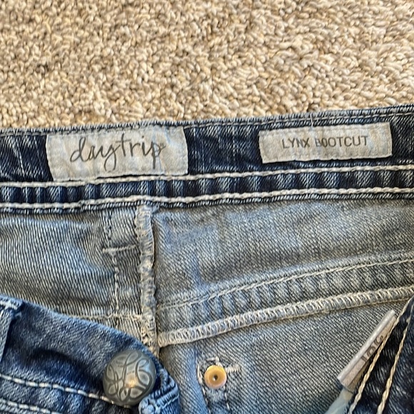 Daytrip Lynx Bootcut Jeans - Picture 7 of 11